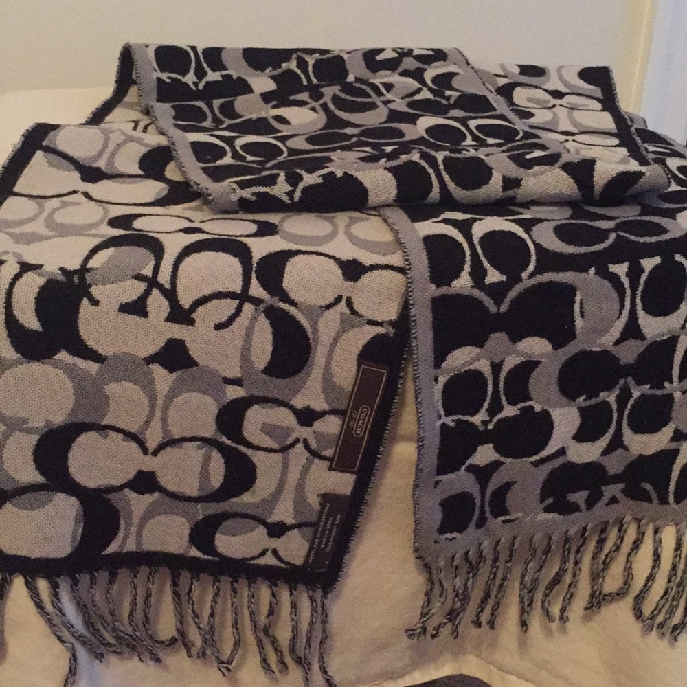 Nice cozy black coach scarf